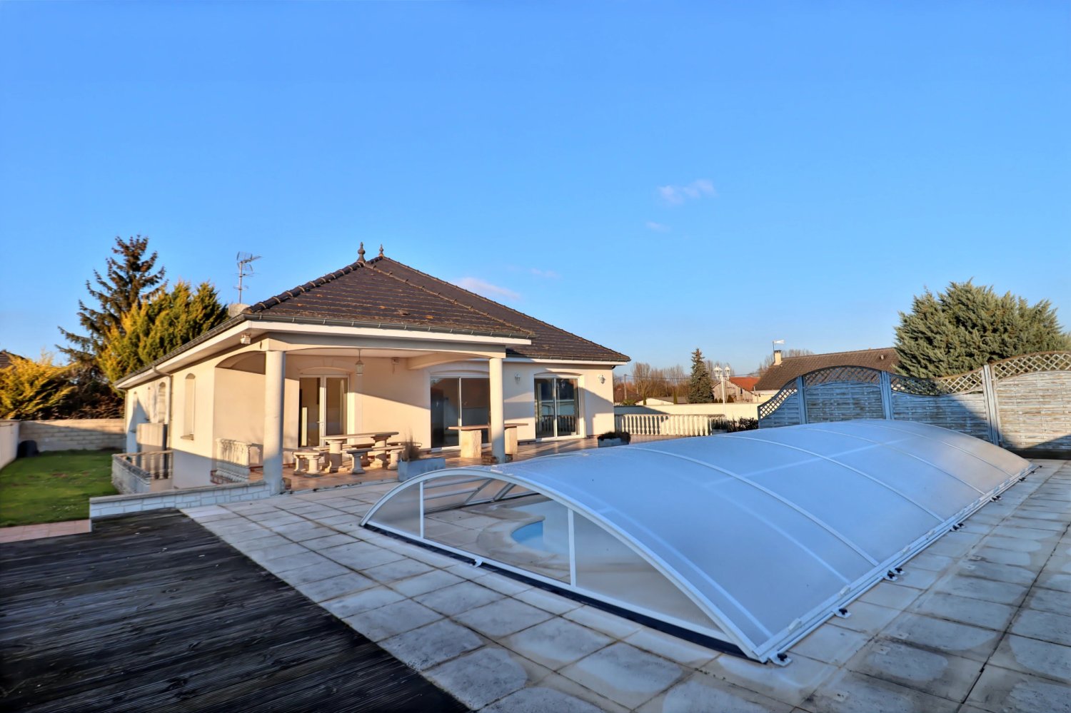  Castillos de 5 dormitorios en Saint-Mesmin, France No. 228666