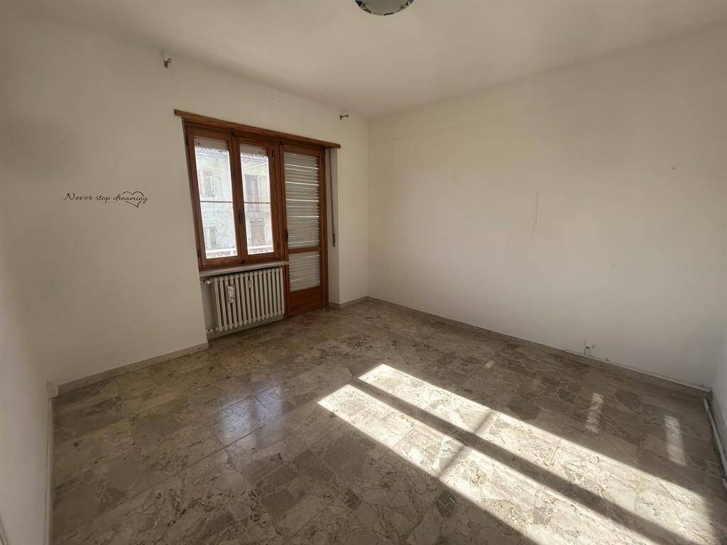 Apartamento de 2 dormitorios en Alba, Italy No. 302149