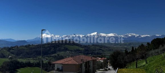 3 bedrooms House in Monte Vidon Corrado, Italy No. 200869 7