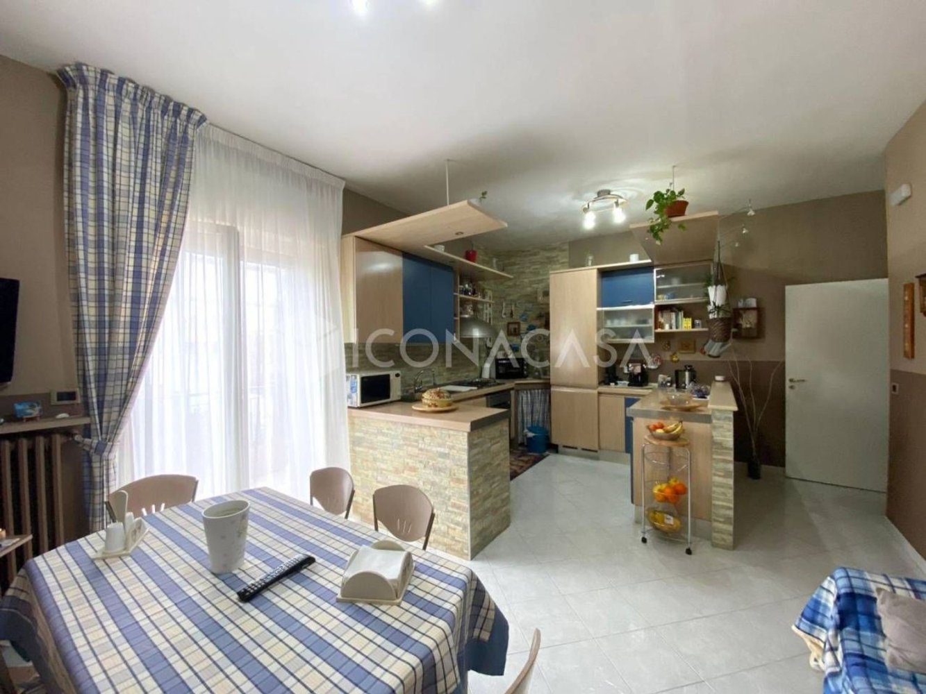 5-Zimmer Wohnung in Modugno, Italy, Nr. 20261