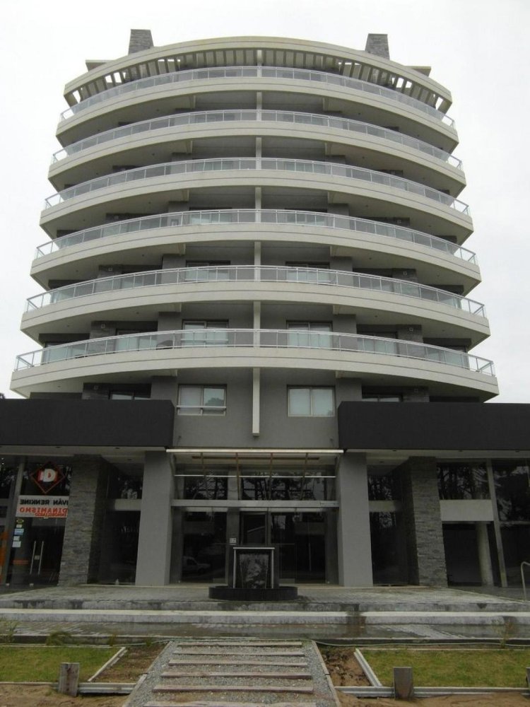 Apartamento de 2 dormitorios en Mar del Plata, Argentina No. 93446