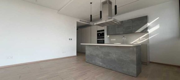 3 bedrooms Penthouse in Limassol, Cyprus No. 18111 2