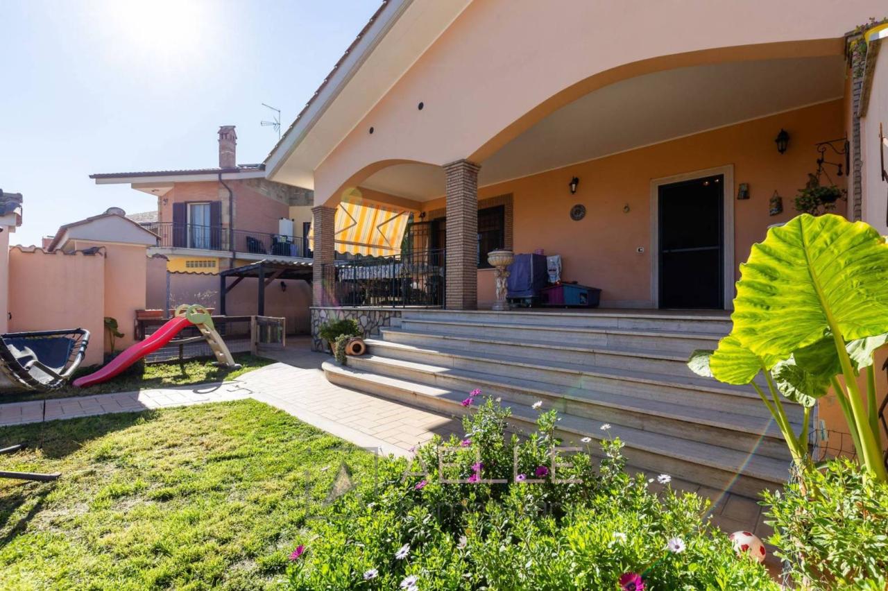 Вилла с 8 комнатами в Рим, Италия № 79002