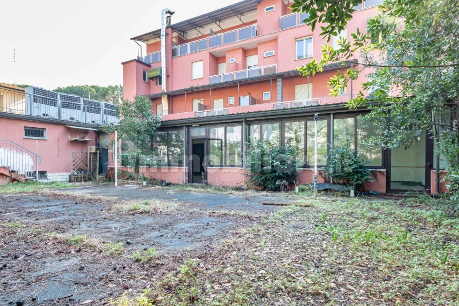 1284m² Commercial property in Ravenna, Italy No. 316164