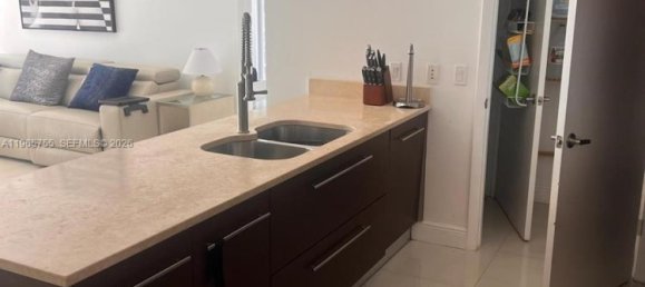 2 dormitorios propiedad comercial en alquiler en Miami, Miami-Dade, Florida, USA № 614452 5