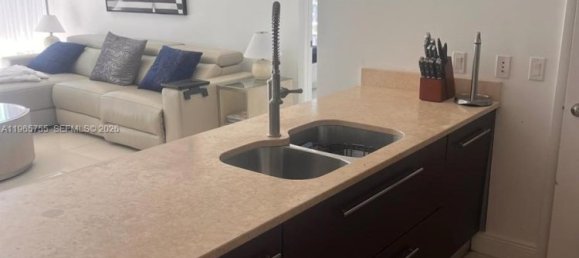 2 dormitorios propiedad comercial en alquiler en Miami, Miami-Dade, Florida, USA № 614452 4