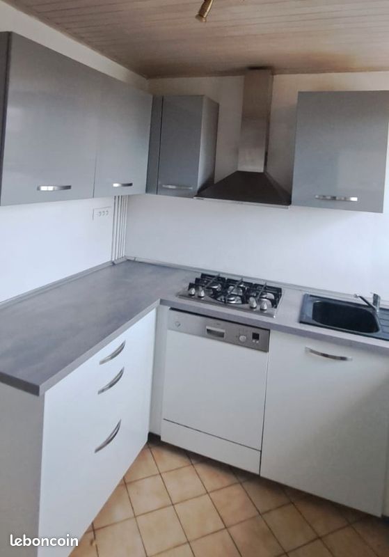 Apartamento de 3 dormitorios en Venissieux, France No. 322437