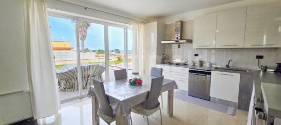 4 rooms Villa in Noto, Italy No. 351657 6