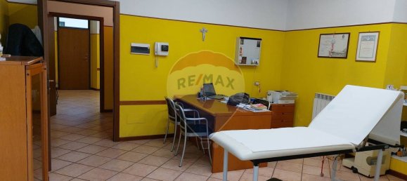 77m² Office in Cassano Magnago, Italy No. 130254 10