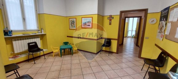 77m² Office in Cassano Magnago, Italy No. 130254 4