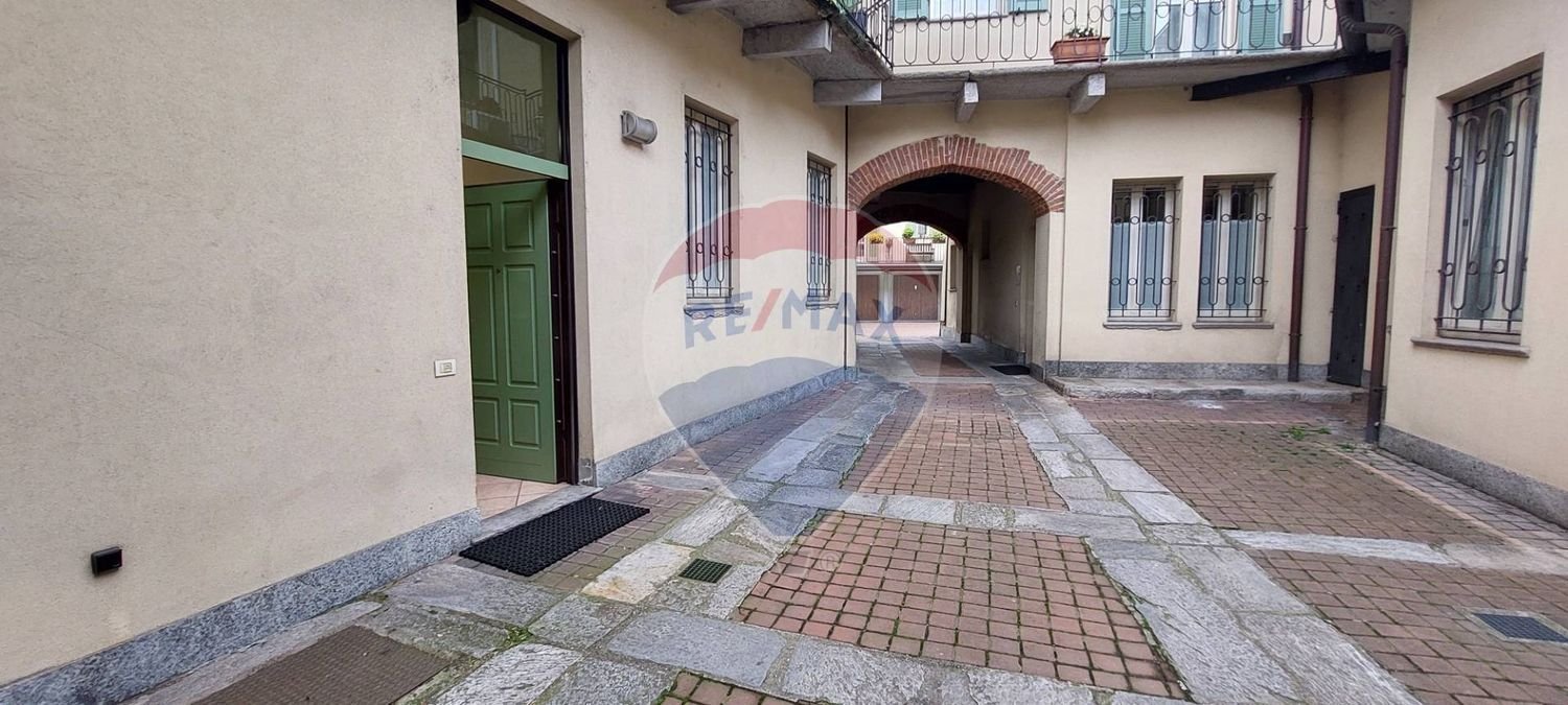 77m² Office in Cassano Magnago, Italy No. 130254