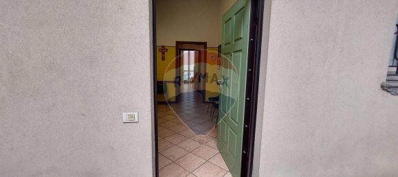 77m² Office in Cassano Magnago, Italy No. 130254 2