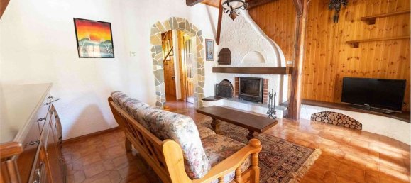 5 bedrooms House in Corio, Italy No. 379498 3