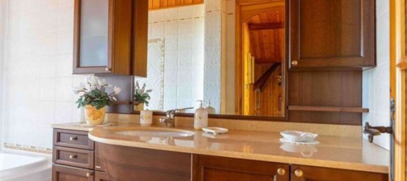 5 bedrooms House in Corio, Italy No. 379498 11