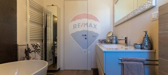 5 rooms Apartment in Jesi, Italy No. 13149 26