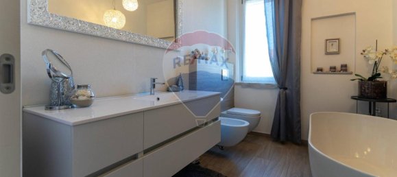 5 rooms Apartment in Jesi, Italy No. 13149 23