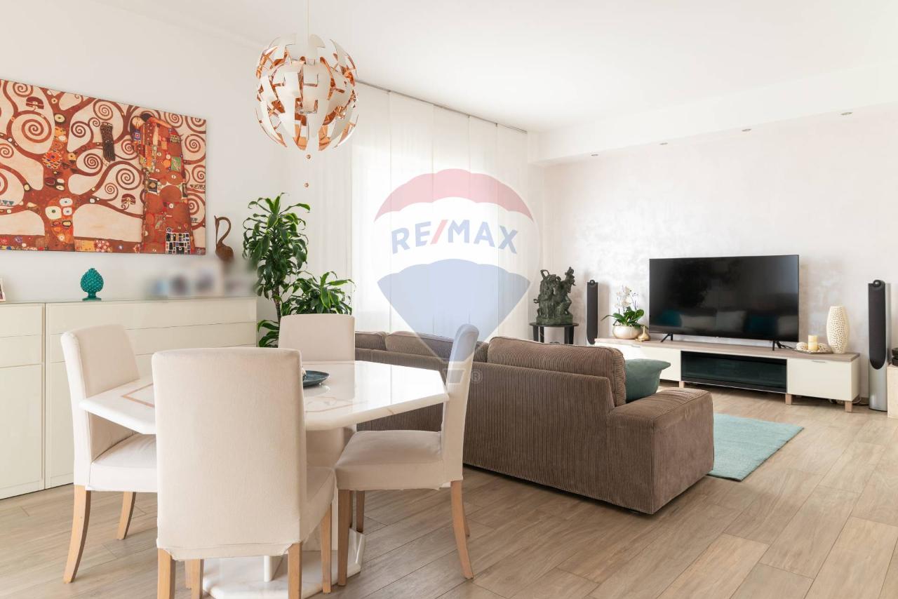 5 rooms Apartment in Jesi, Italy No. 13149