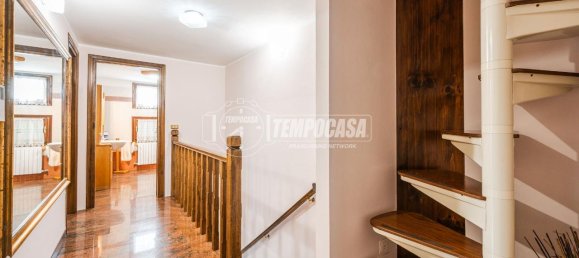 Дом с 5 комнатами в Кастельнуово Рангоне, Италия № 36350 35