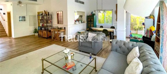 Вилла с 3 спальнями в Dubai Land, ОАЭ № 98799 4