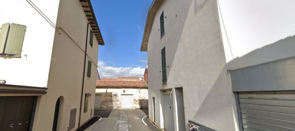 3-salle Appartement à Massa Lombarda, Italy No. 99526 2