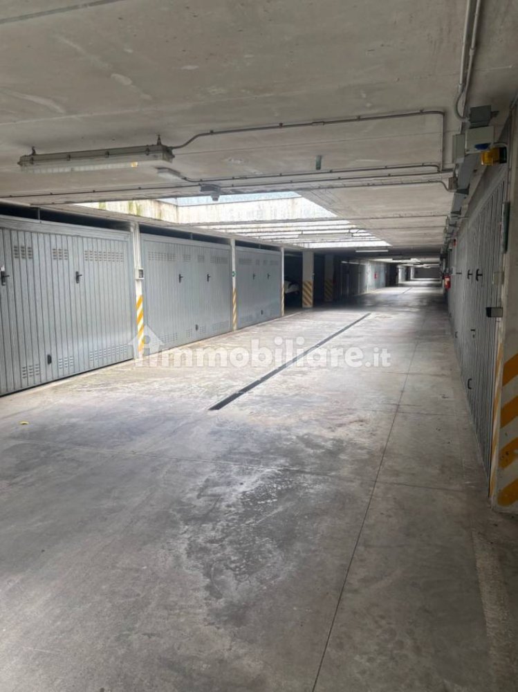  مرآب في Modena, Italy 30متر مربع رقم 345037