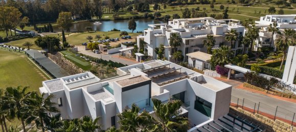 4 bedrooms Villa in Malaga, Spain No. 33637 2