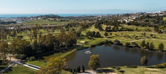 4 bedrooms Villa in Malaga, Spain No. 33637 3