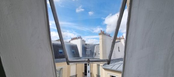 Studio in Paris, France No. 310623 6