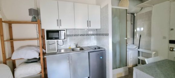 Studio in Paris, France No. 310623 4