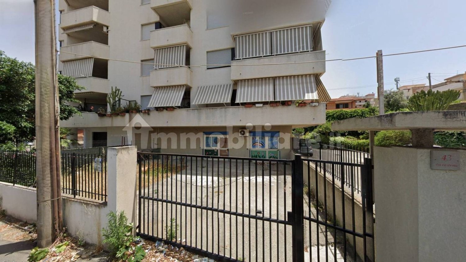 3 rooms Commercial property in Reggio Calabria, Italy No. 9316