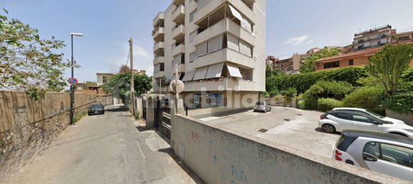 3 rooms Commercial property in Reggio Calabria, Italy No. 9316 2