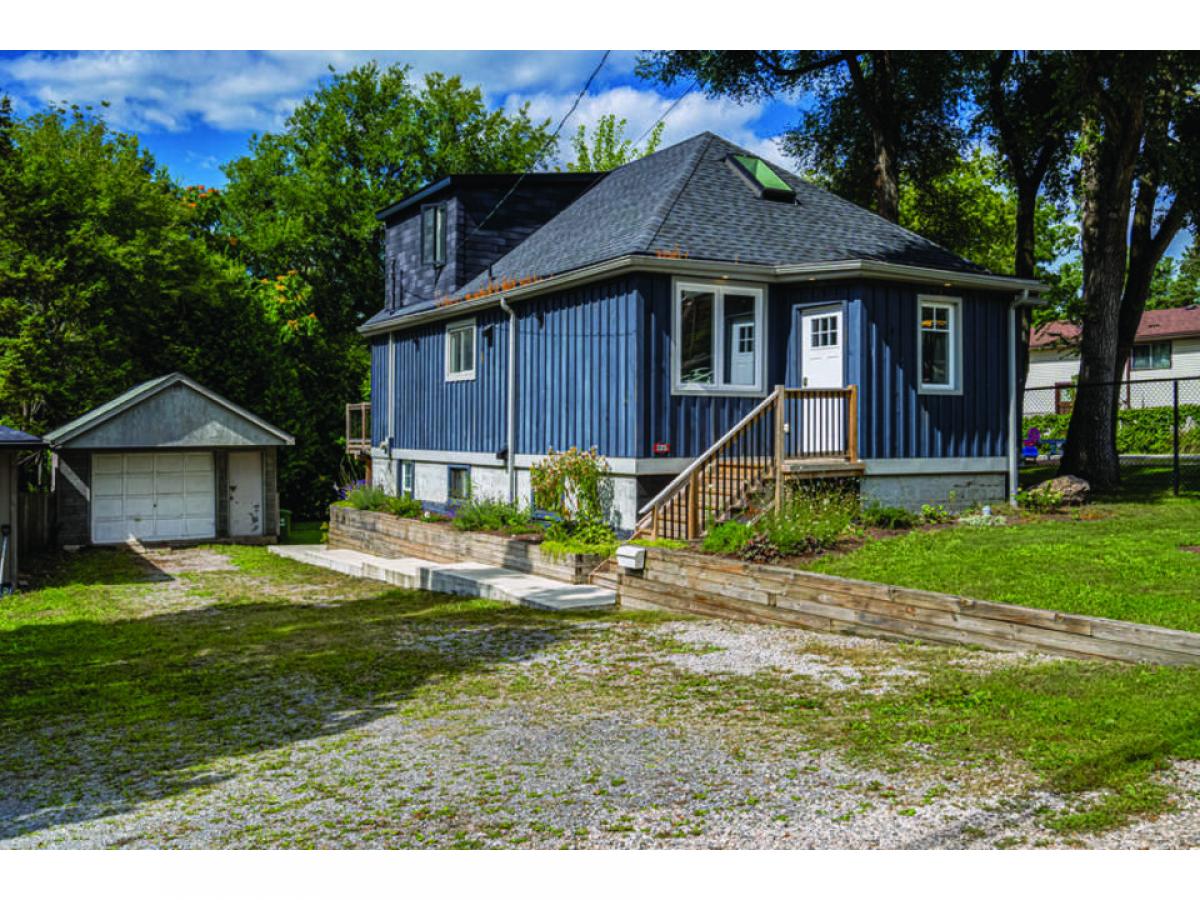 3 bedrooms House in Hamilton, Canada No. 375