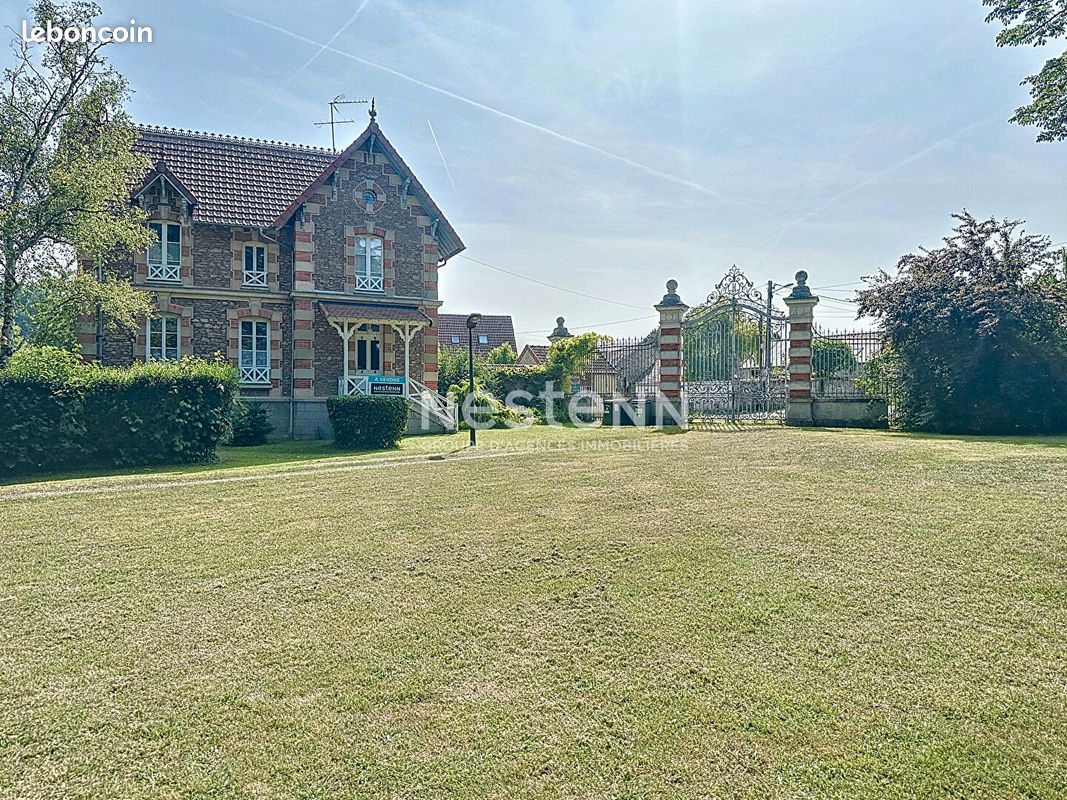 3 bedrooms Castles in Saint-Fargeau-Ponthierry, France No. 124127