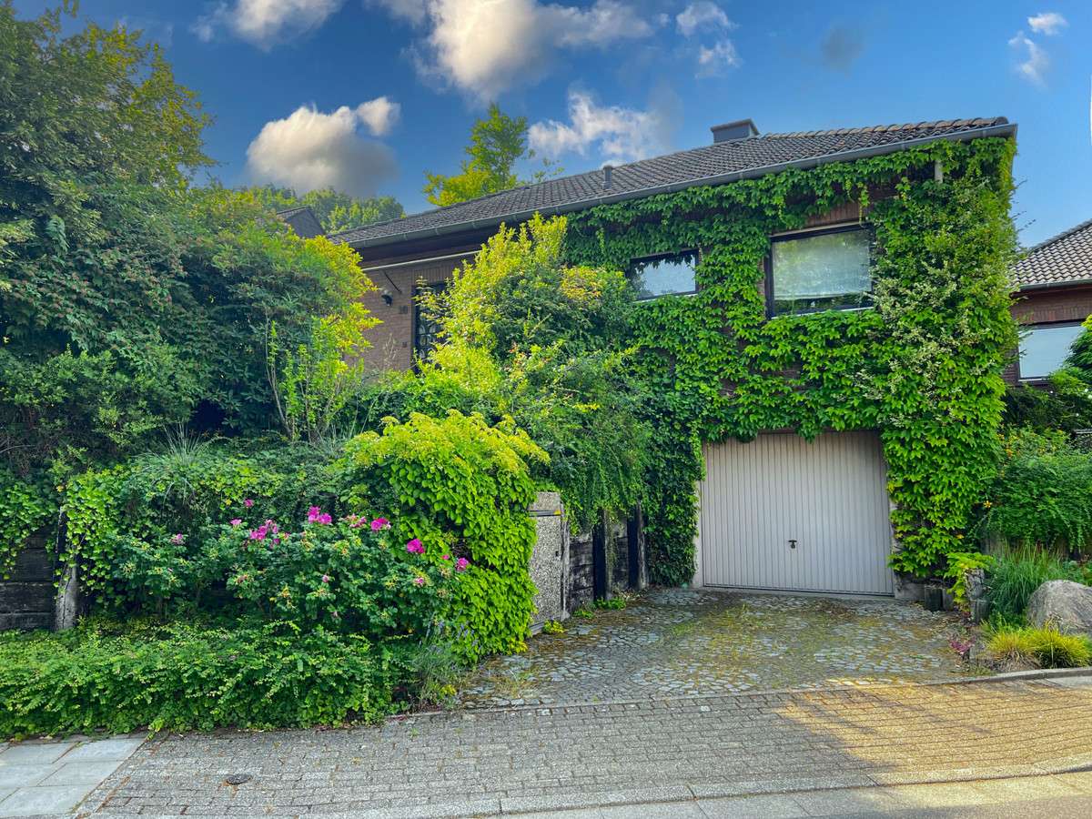 Дом с 3 спальнями в Эссен, Германия № 229693