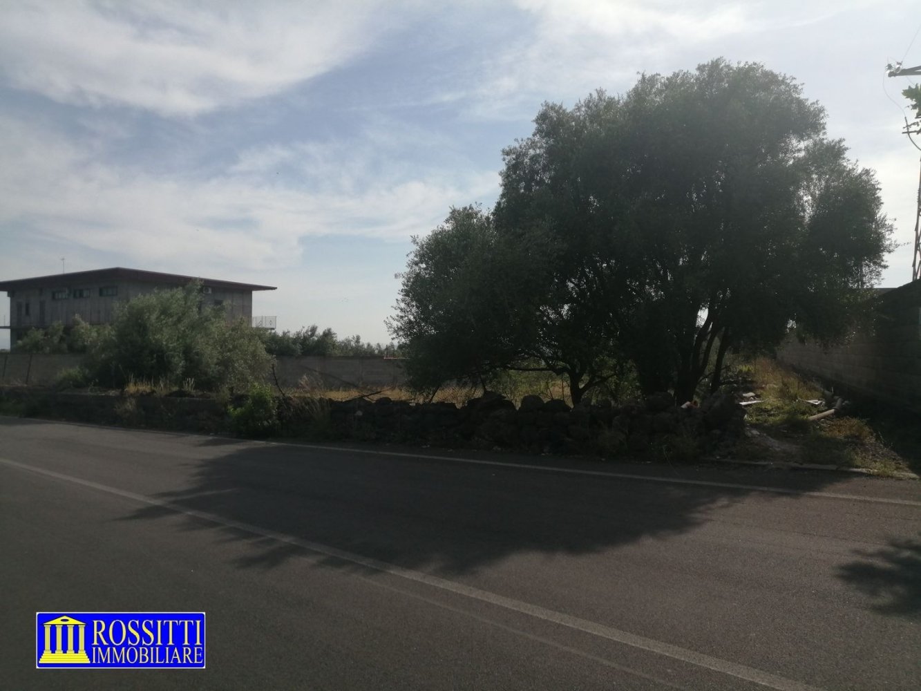 Terreno en Paternò, Italy 8400 m² No. 84035