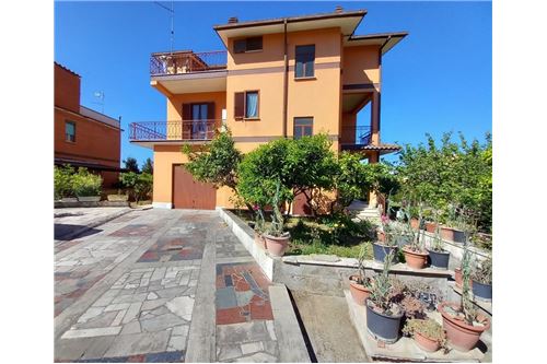 2 bedrooms Apartment in Rome, Italy No. 289485