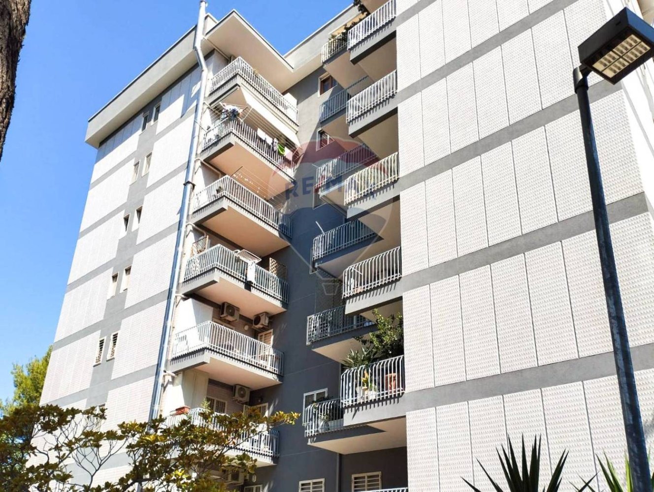 Квартира с 2 спальнями в Бари, Италия № 270785