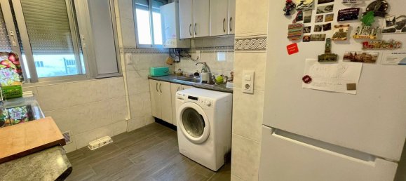 Apartamento de 3 dormitorios en Zaragoza, Spain No. 137396 4