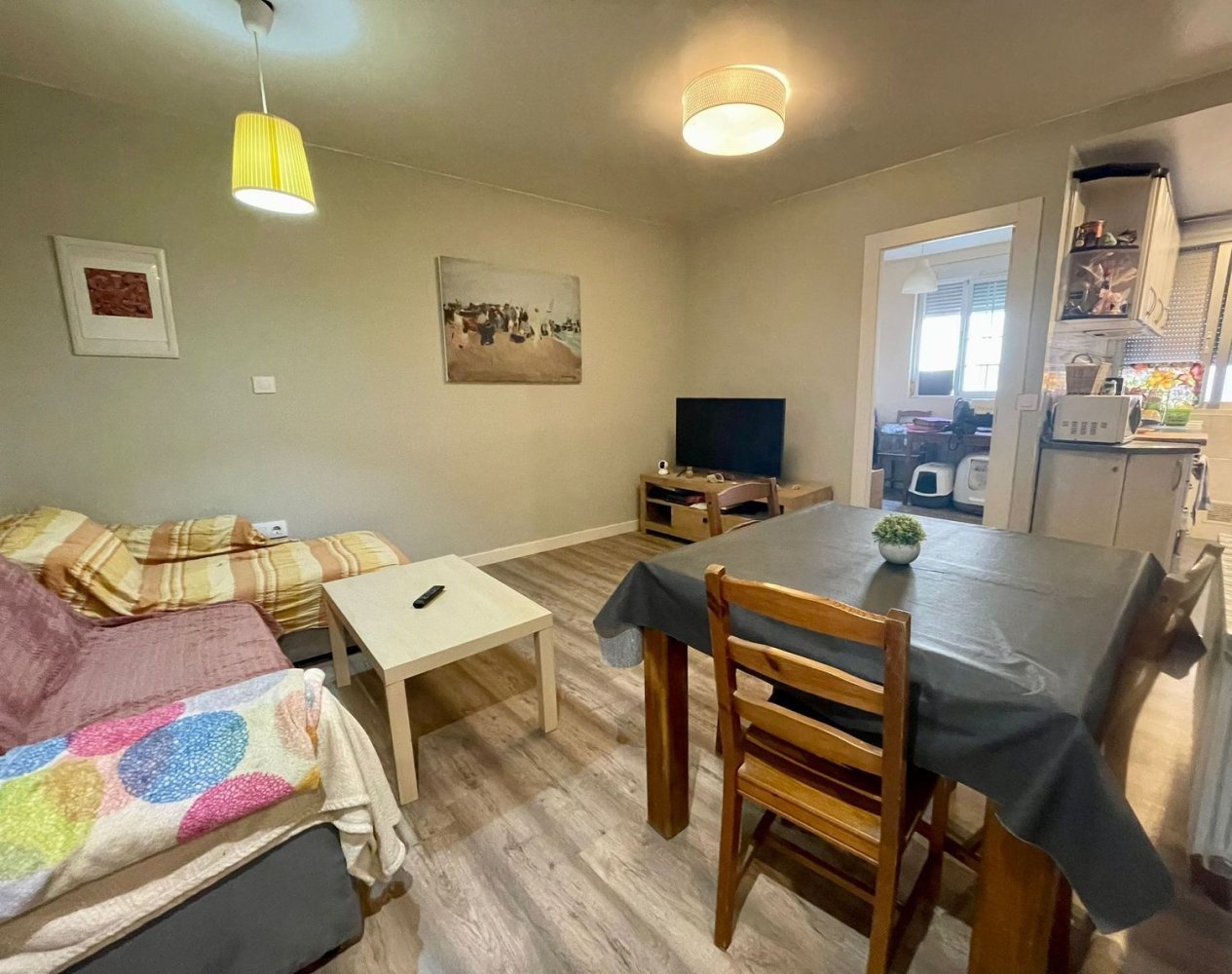 Apartamento de 3 dormitorios en Zaragoza, Spain No. 137396