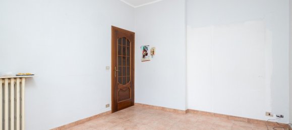 5 rooms Apartment in Turin, Italy No. 161442 9