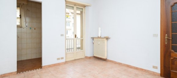 5 rooms Apartment in Turin, Italy No. 161442 8