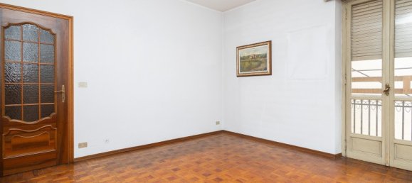 5 rooms Apartment in Turin, Italy No. 161442 2