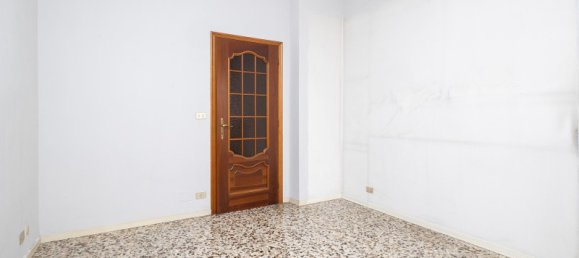 5 rooms Apartment in Turin, Italy No. 161442 13