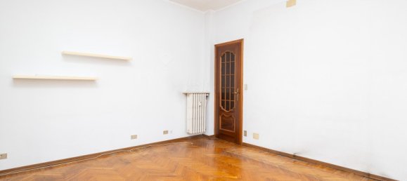 5 rooms Apartment in Turin, Italy No. 161442 17