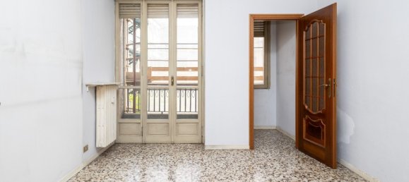 5 rooms Apartment in Turin, Italy No. 161442 12