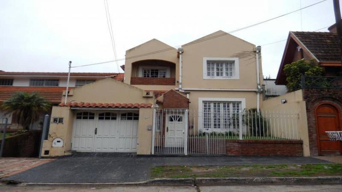 4 bedrooms House in Quilmes, Argentina No. 54209