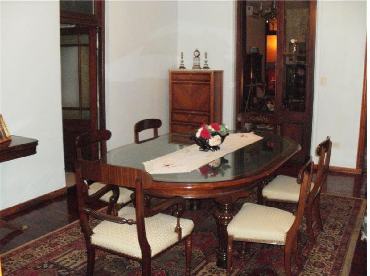 Casa de 3 dormitorios en Buenos Aires, Argentina No. 67956