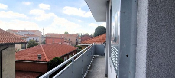 3 rooms Apartment in Limbiate, Italy No. 168050 22