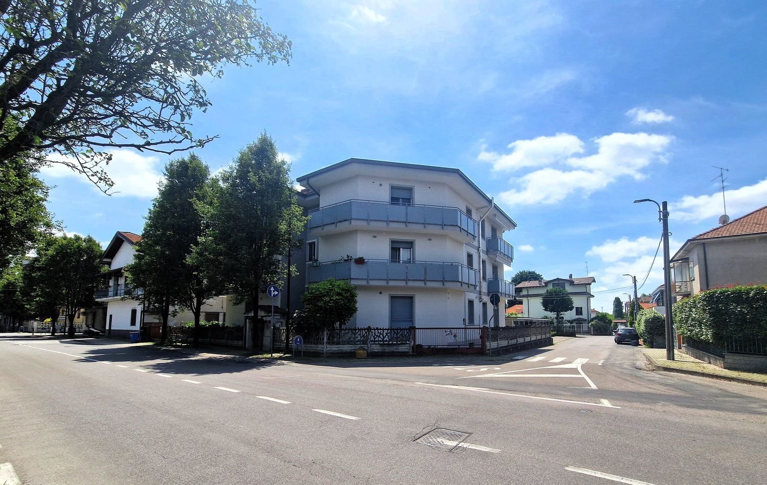 3 rooms Apartment in Limbiate, Italy No. 168050