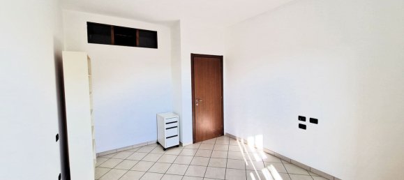 3 rooms Apartment in Limbiate, Italy No. 168050 31